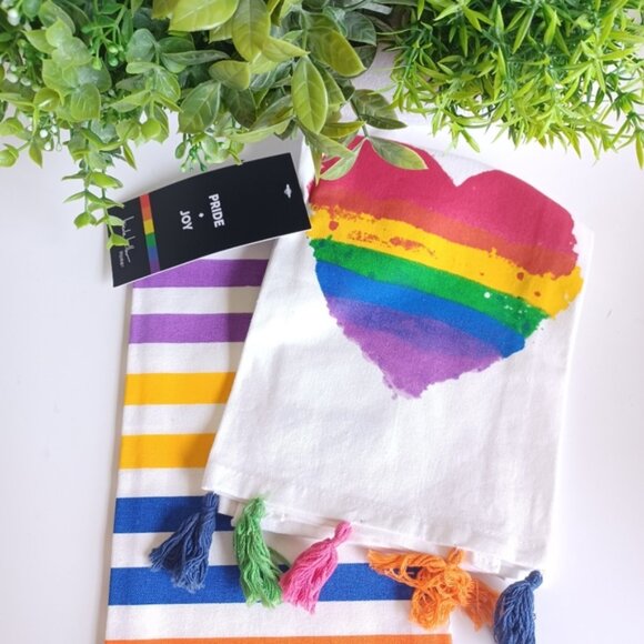 Nicole Miller Home Collection “LOVE” Kitchen Towels | Set of 2 | 100% Cotton - Picture 2 of 6